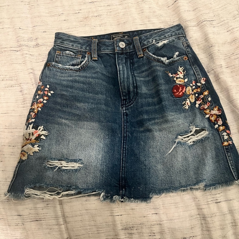 Abercrombie & Fitch AF Womens Jean Mini Skirt Size 24 Floral Boho Embroidered